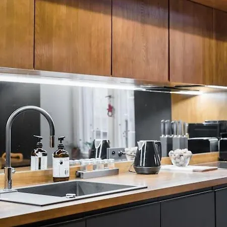 Center 110 M2 Spacious And Elegant ワルシャワ