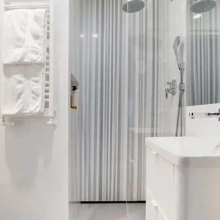 Center 110 M2 Spacious And Elegant *