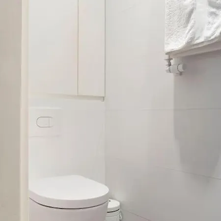 Center 110 M2 Spacious And Elegant