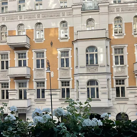 Center 110 M2 Spacious And Elegant Lägenhet