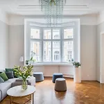 Center 110 M2 Spacious And Elegant Lejlighed *