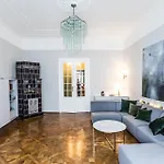 Center 110 M2 Spacious And Elegant Lejlighed