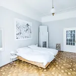 Center 110 M2 Spacious And Elegant Lejlighed *