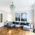 Lejlighed Center 110 M2 Spacious And Elegant